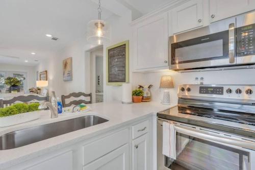 Brand New Tybee Beach Home: Walk to Beach (Unit A) Brand New Tybee Beach Home: Walk to Beach (Unit A)