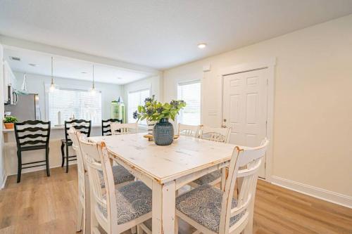 Brand New Tybee Beach Home: Walk to Beach (Unit A) Brand New Tybee Beach Home: Walk to Beach (Unit A)