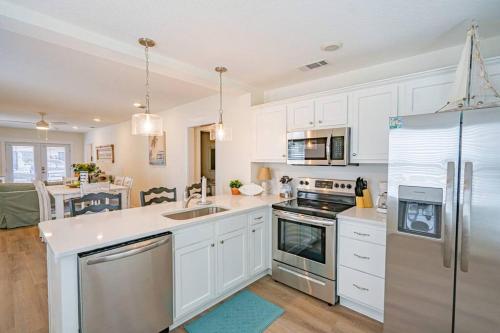 Brand New Tybee Beach Home: Walk to Beach (Unit A) Brand New Tybee Beach Home: Walk to Beach (Unit A)