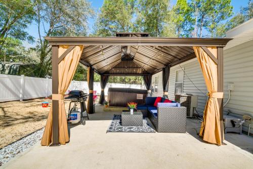 Crystal River Getaway with Hot Tub and Fire Pit!