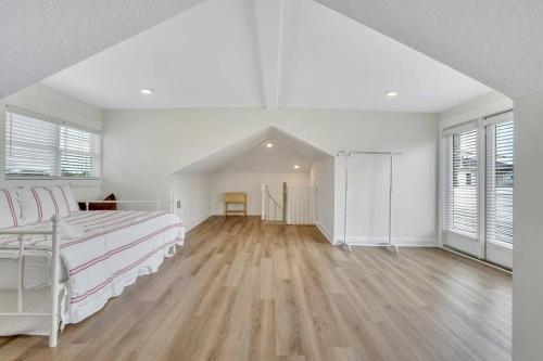 Freshly Renovated Tybee Beach Home:Short Walk to B Freshly Renovated Tybee Beach Home:Short Walk to B