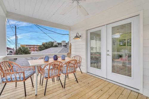 Freshly Renovated Tybee Beach Home:Short Walk to B Freshly Renovated Tybee Beach Home:Short Walk to B