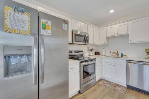 Freshly Renovated Tybee Beach Home:Short Walk to B Freshly Renovated Tybee Beach Home:Short Walk to B