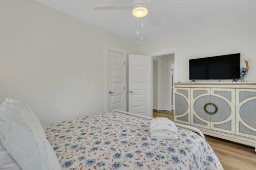 Freshly Renovated Tybee Beach Home:Short Walk to B Freshly Renovated Tybee Beach Home:Short Walk to B