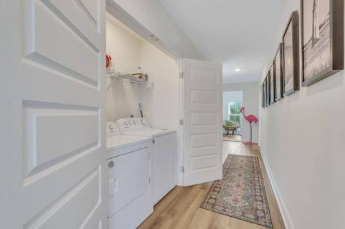 Freshly Renovated Tybee Beach Home:Short Walk to B Freshly Renovated Tybee Beach Home:Short Walk to B