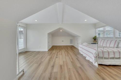 Freshly Renovated Tybee Beach Home:Short Walk to B Freshly Renovated Tybee Beach Home:Short Walk to B