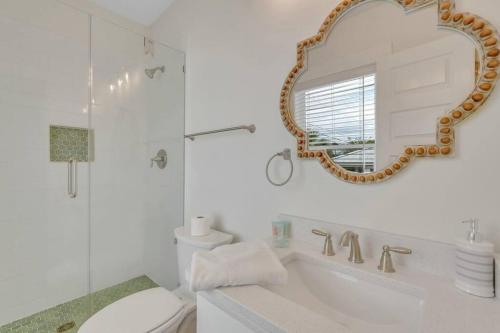 Freshly Renovated Tybee Beach Home:Short Walk to B Freshly Renovated Tybee Beach Home:Short Walk to B