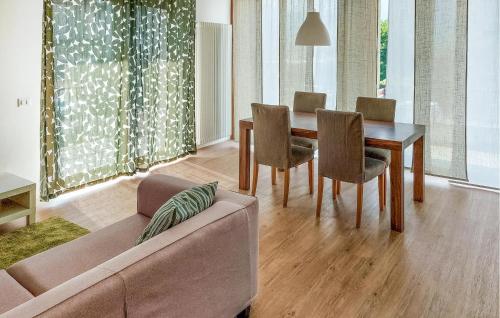 Stunning Apartment In Feltre With Kitchen