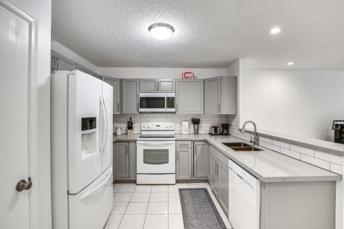 Modern Coral Springs Home Close to Everglades! in Coral Springs, USA