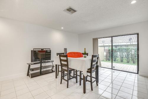 Modern Coral Springs Home Close to Everglades!