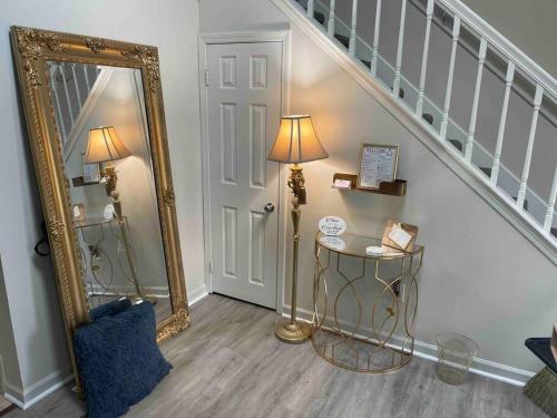 Trendy 2BR 2BA Oasis W/ Loft, Home Away From Home! in Memphis, USA