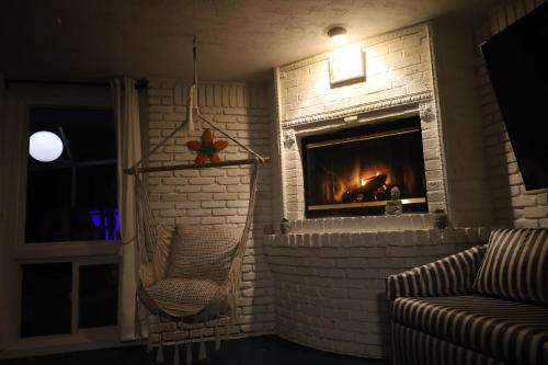 Wave Cave - Beach, Heated Pool, BBQ, Family, Friends, Fun in St Petersburg, USA