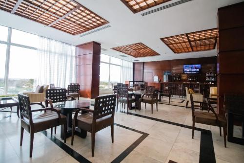 Restaurant, Eurobuilding Hotel & Suites Guayana in Puerto Ordaz
