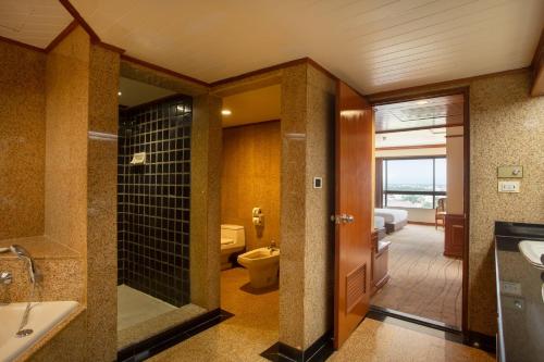 room detail thumbnail 2