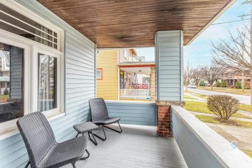 Beautifully Remodeled Duplex Apt in West Blvd in Cleveland, USA