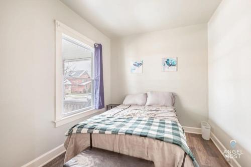 Newly Remodeled Apt, South Hills Old Brooklyn Area in Cleveland, USA