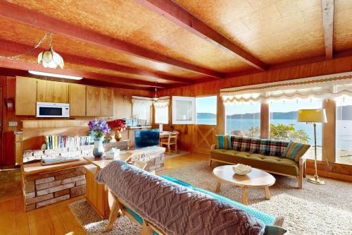 Shoreside Cottage - Hoodsport