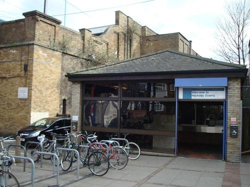 Exclusive 1 bedroom Apartment in Hackney! - image 7