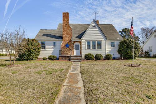 Charming Smithfield House Walk to Downtown! in Smithfield, USA