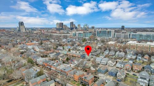 The Schumacher Cottage- 2 BR w Parking & Yard in Columbus, USA