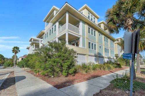 Tybee Wishes: 2 Bed 2 Bath Condo w/ rooftop Pool