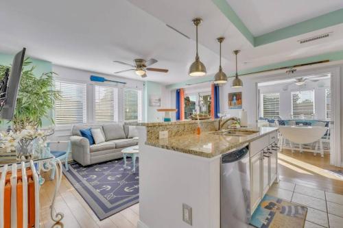 Tybee Wishes: 2 Bed 2 Bath Condo w/ rooftop Pool