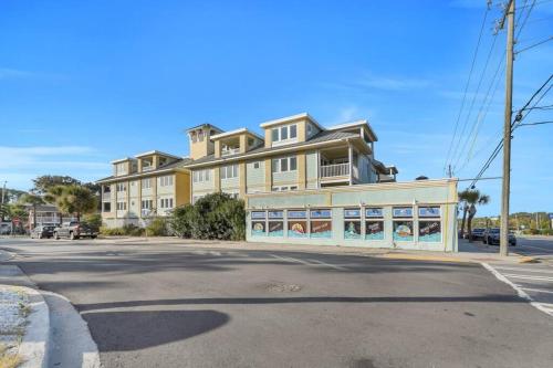 Tybee Wishes: 2 Bed 2 Bath Condo w/ rooftop Pool