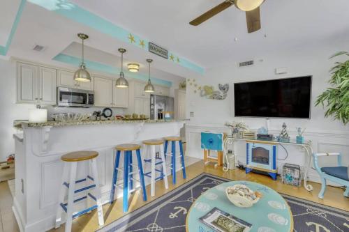 Tybee Wishes: 2 Bed 2 Bath Condo w/ rooftop Pool