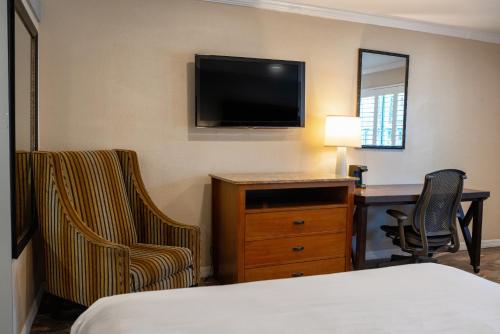 2 queen beds