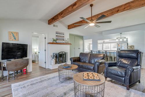 Updated Getaway on Toledo Bend with Pvt Boat Launch! Updated Getaway on Toledo Bend with Pvt Boat Launch!