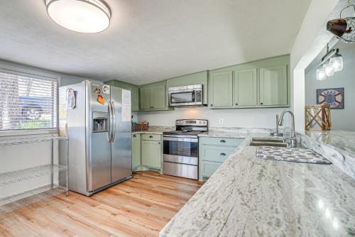 Updated Getaway on Toledo Bend with Pvt Boat Launch! Updated Getaway on Toledo Bend with Pvt Boat Launch!