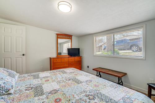 Updated Getaway on Toledo Bend with Pvt Boat Launch! Updated Getaway on Toledo Bend with Pvt Boat Launch!