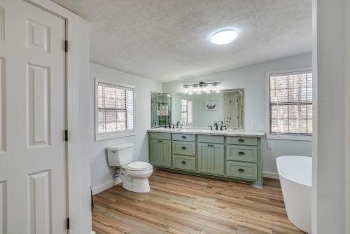 Updated Getaway on Toledo Bend with Pvt Boat Launch! Updated Getaway on Toledo Bend with Pvt Boat Launch!