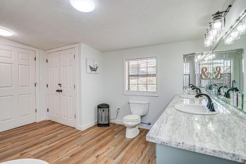 Updated Getaway on Toledo Bend with Pvt Boat Launch! Updated Getaway on Toledo Bend with Pvt Boat Launch!