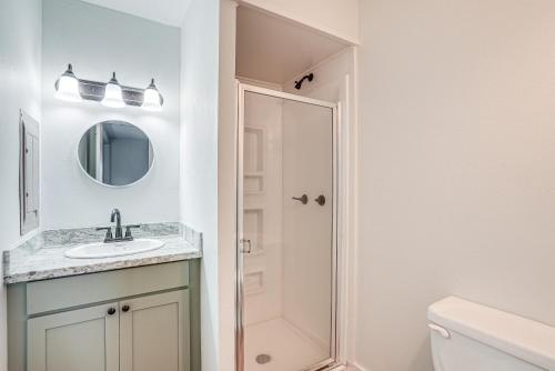 Updated Getaway on Toledo Bend with Pvt Boat Launch! Updated Getaway on Toledo Bend with Pvt Boat Launch!