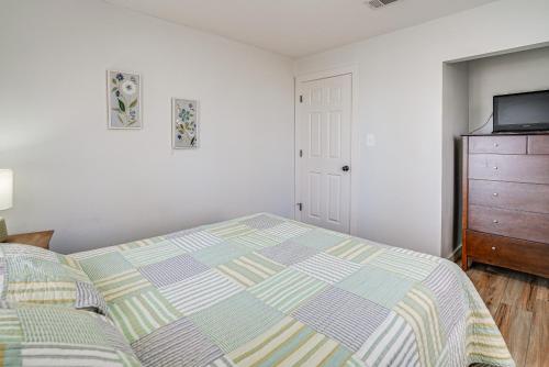 Updated Getaway on Toledo Bend with Pvt Boat Launch! - image 2