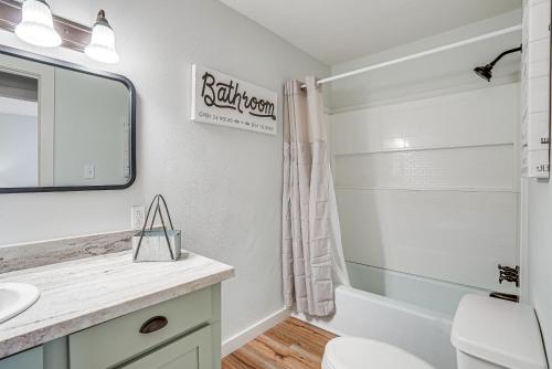 Updated Getaway on Toledo Bend with Pvt Boat Launch! Updated Getaway on Toledo Bend with Pvt Boat Launch!