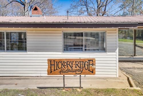 Updated Getaway on Toledo Bend with Pvt Boat Launch! Updated Getaway on Toledo Bend with Pvt Boat Launch!