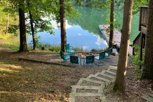 Hocking Hills Lake Gem with Hot Tub, Dock, 100 Acres