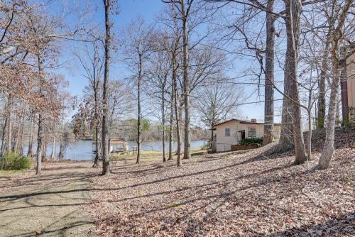 Updated Getaway on Toledo Bend with Pvt Boat Launch! - image 11
