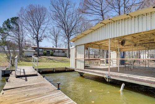 Updated Getaway on Toledo Bend with Pvt Boat Launch! Updated Getaway on Toledo Bend with Pvt Boat Launch!