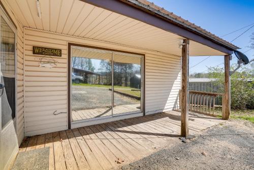 Updated Getaway on Toledo Bend with Pvt Boat Launch! Updated Getaway on Toledo Bend with Pvt Boat Launch!