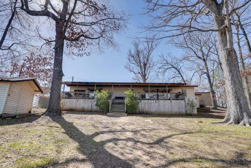 Updated Getaway on Toledo Bend with Pvt Boat Launch! Updated Getaway on Toledo Bend with Pvt Boat Launch!