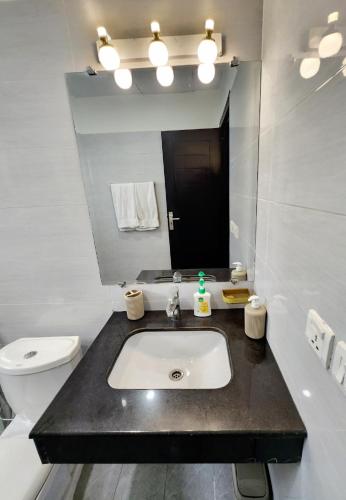 Two-Bedroom Luxury Apartment Zameen Opal - image 14