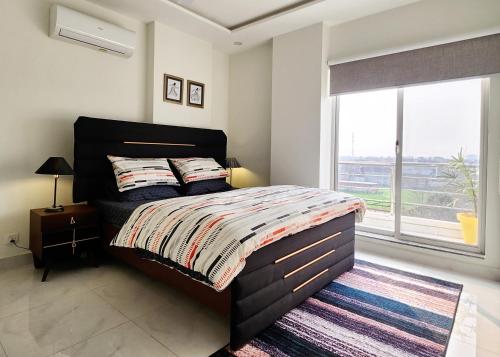 Two-Bedroom Luxury Apartment Zameen Opal - image 5