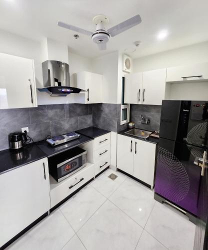 Two-Bedroom Luxury Apartment Zameen Opal - image 13