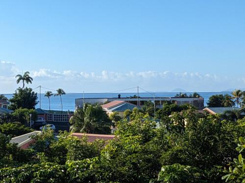 Duplex T2, 4 adultes, piscine, plage à proximité, Le Gosier (photo 2)