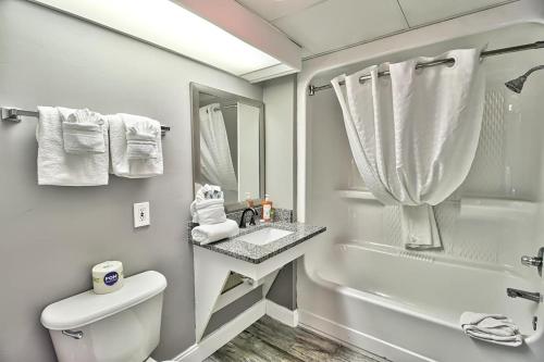 Newly Updated Camelot Resort Unit 409 - image 3