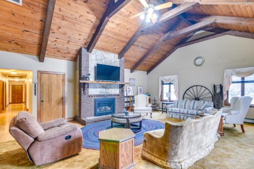 . Bellingham Retreat w/ Fire Pit + Lake Access!