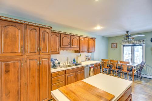 Bellingham Retreat with Fire Pit and Lake Access! in แฟรงกลิน (MA)